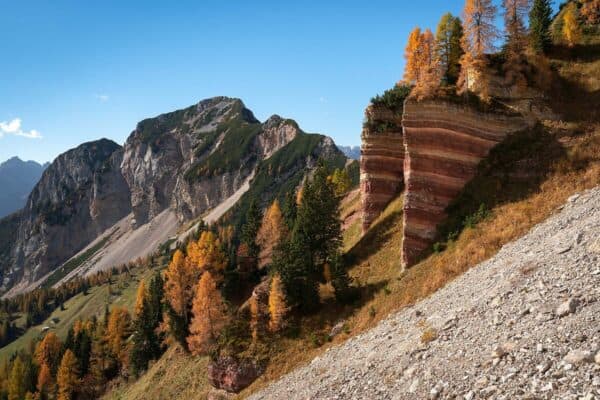 Trekking ai Campanili di Costa Baton tra le rocce arcobaleno