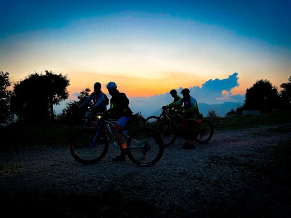 E-MTB NIGHT Experience: tramonto e notturna in bicicletta elettrica con spaghettata finale - Image 3