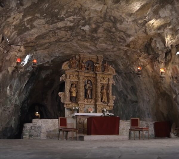 Visita alla grotta e chiesa di San Giovanni d'Antro - Image 3