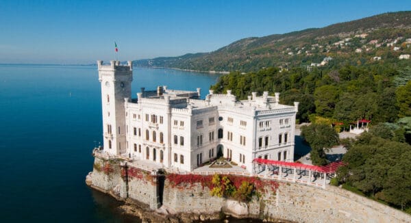 Visita al castello di Miramare con guida turistica - immagine 6
