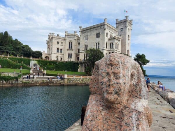 Visita al castello di Miramare con guida turistica - immagine 2